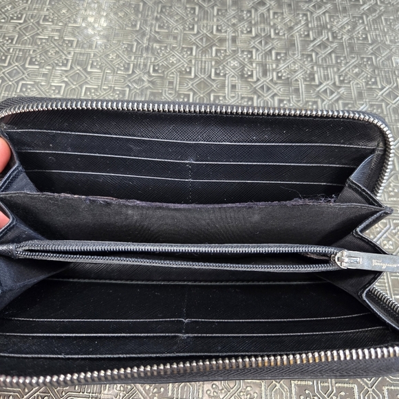 🐢 Salvatore Ferragamo Gancini   Wallet Zip Around Wallet Or Clutch. - Picture 7 of 12